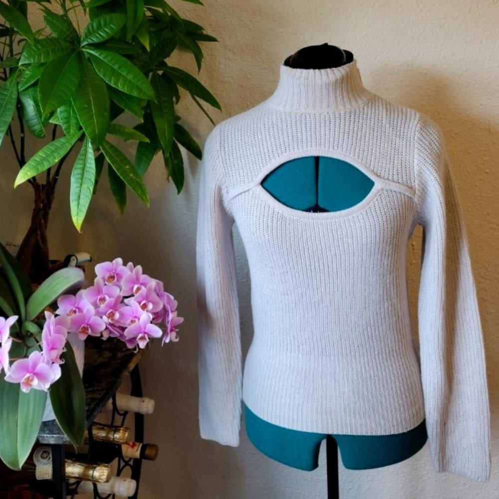No Commet light gray sweater. Junior' size large. Mock neck, long sleeve.